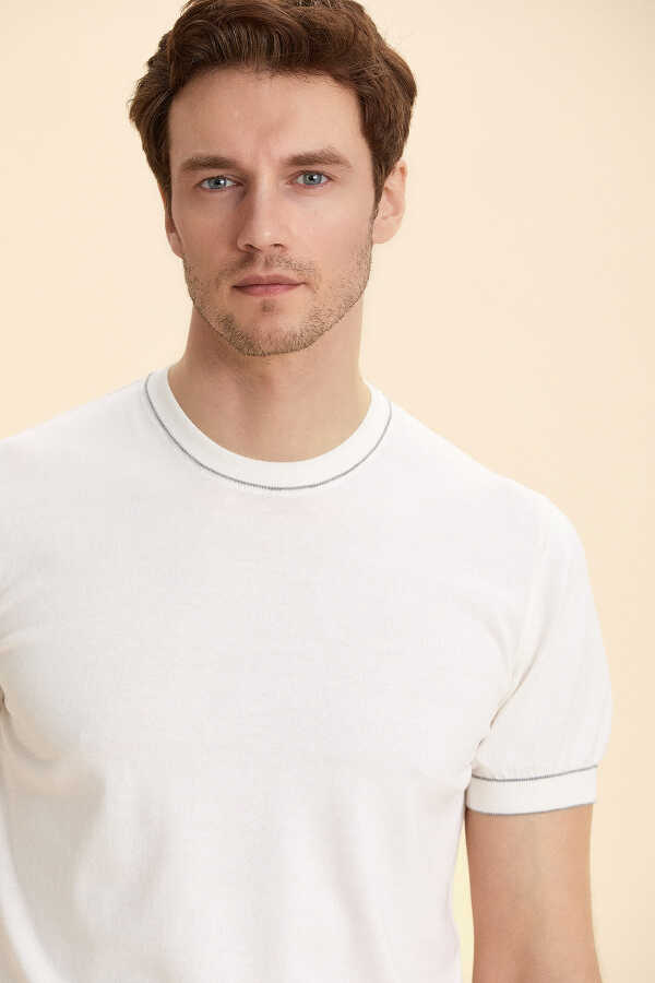 Kırık Beyaz %100 Pamuk Bisiklet Yaka Kısa Kollu Kazak